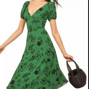 Reformation kacey v neck puff sleeve dress. Excellent condition.